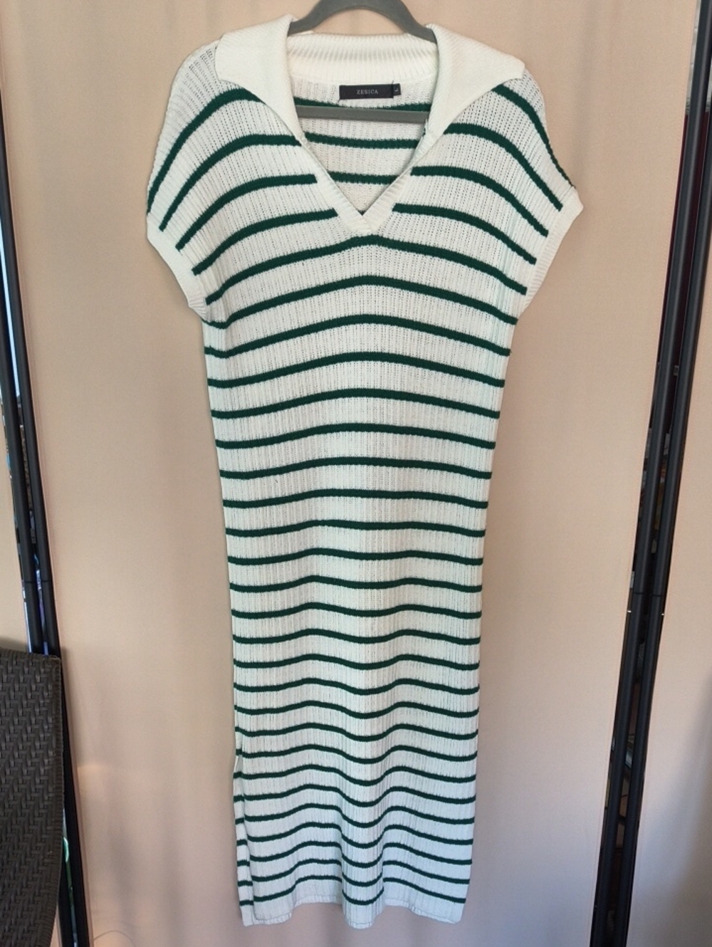 NWOT Zesica White and Green Striped Sleeveless Maxi Knit Dress Size L